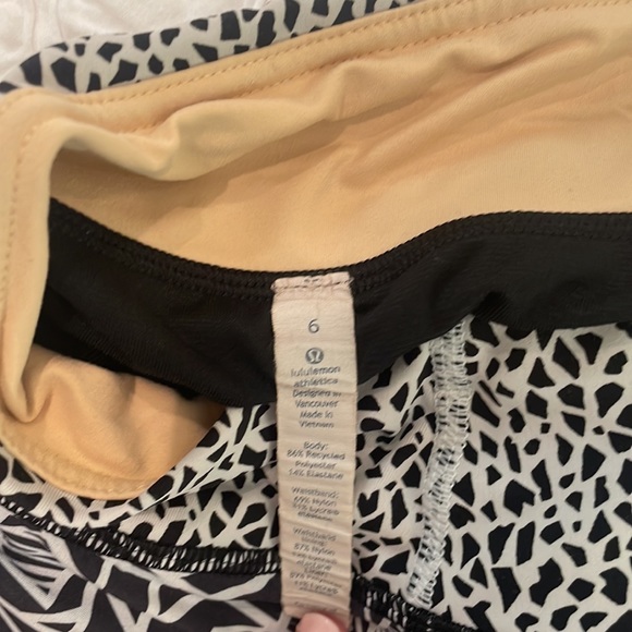 Lululemon running shorts size 6 - Picture 3 of 3